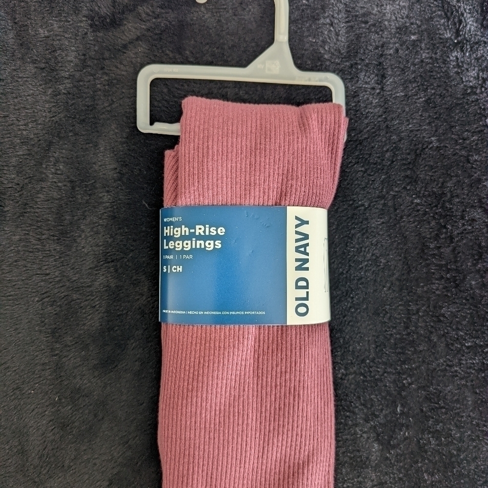 Old Navy Ribbed Knit Legging - Picture 2 of 5